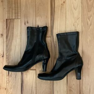 Women’s Aerosoles Elegant Black Women's Ankle Boots 6M